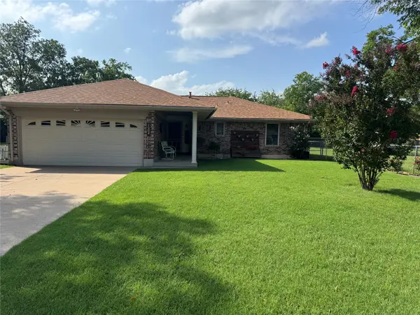 1204 Chester Street, Cleburne, TX 76033
