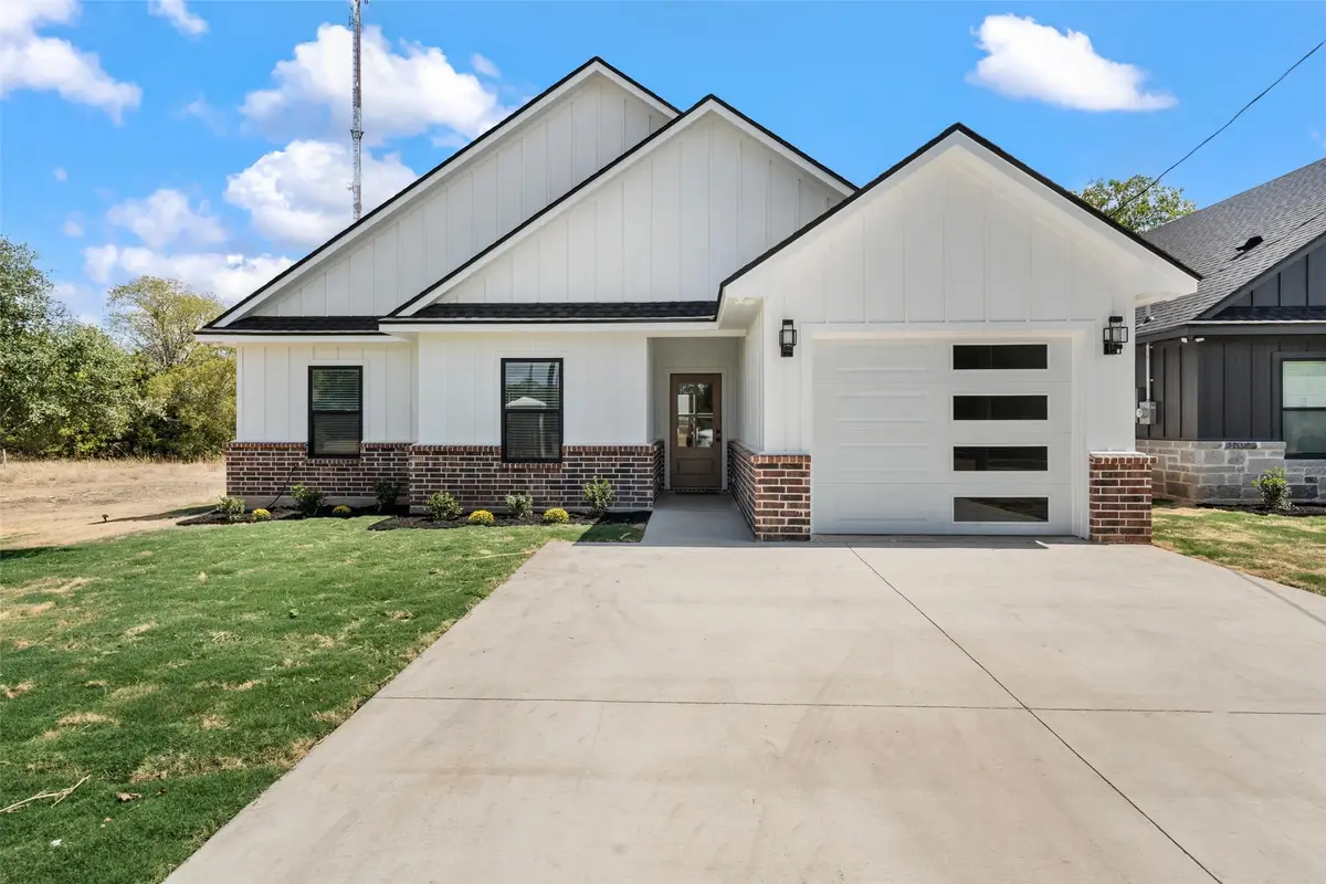 300 Johnson Street, McGregor, TX 76657 - #1