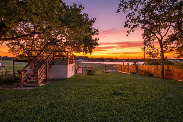 284 Shoreline Drive N, Azle, TX 76020