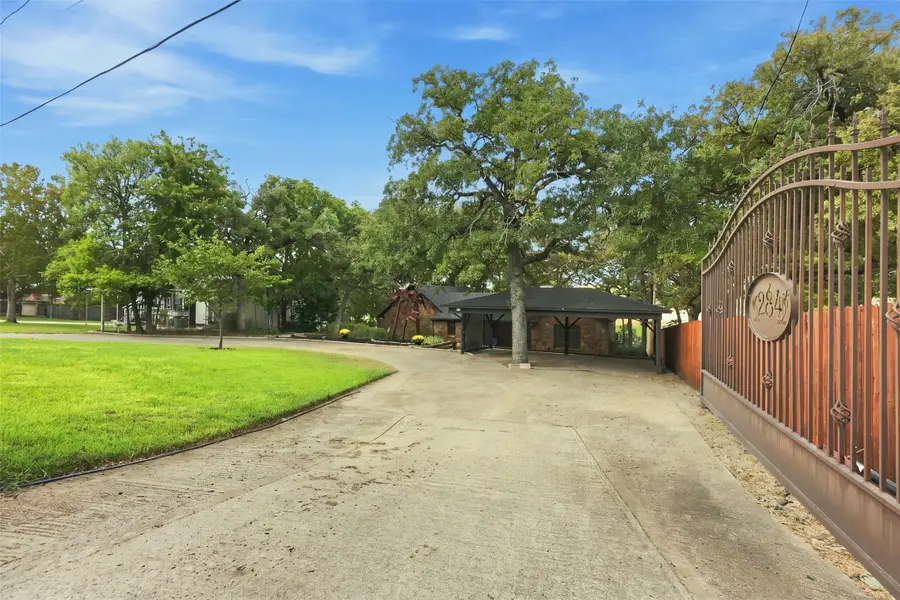 284 Shoreline Drive N, Azle, TX 76020 - #2