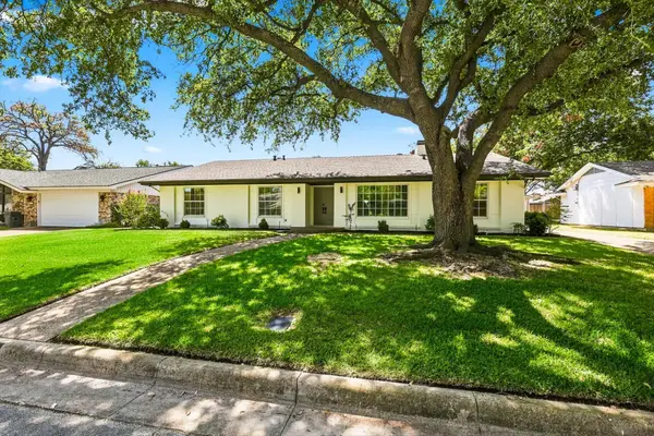 305 Brookview Drive, Hurst, TX 76054