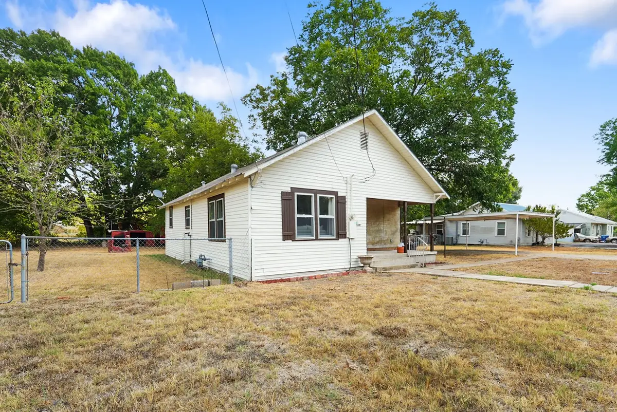 1001 S 27th Street, Corsicana, TX 75110 - #1