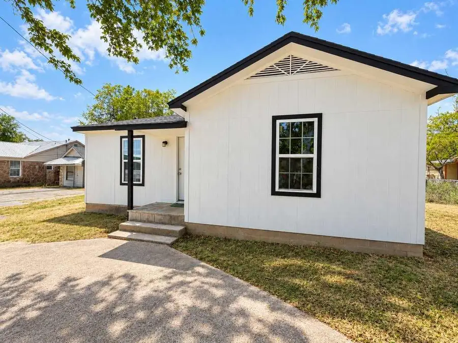 1115 W Main Street, Gatesville, TX 76528 - #2