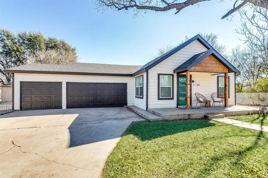323 S Hannaford Street, Granbury, TX 76048 - #3