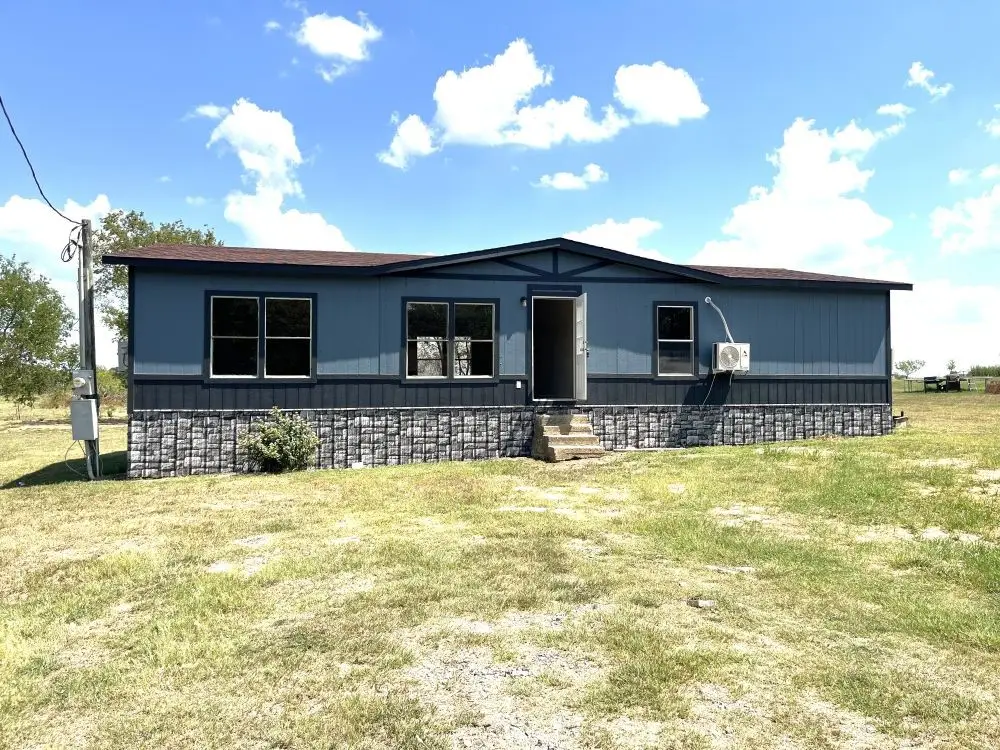 611 E Broadmore Avenue, Wills Point, TX 75169 - #1