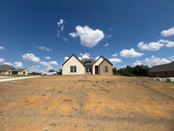 700 Deer Dale Court, Van Alstyne, TX 75495