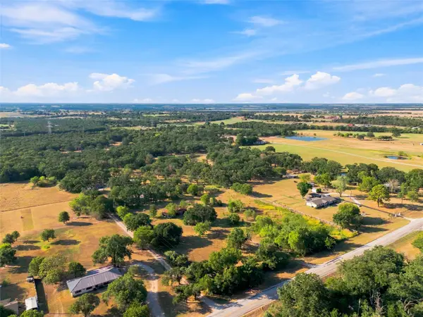 1056 E Central, Golinda, TX 76655
