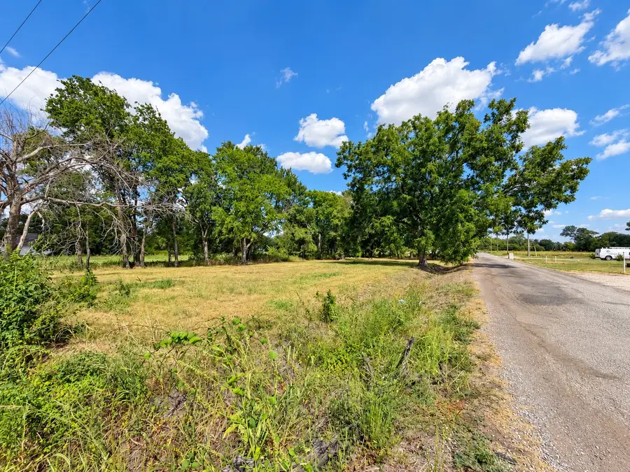 82 10th Street, Honey Grove, TX 75446 - #2