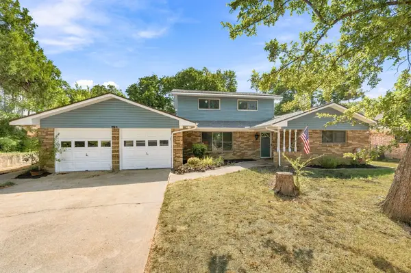 924 Wade Drive, Bedford, TX 76022