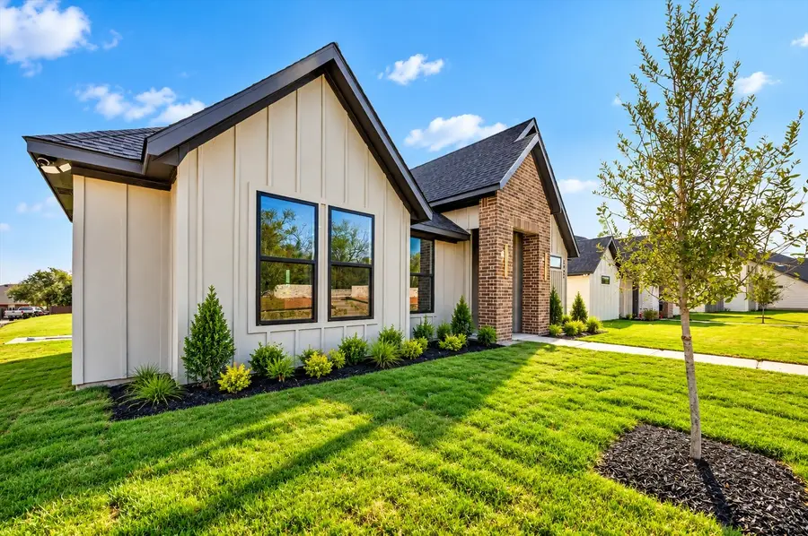 1632 W Wintergreen Road, Lancaster, TX 75134 - #3