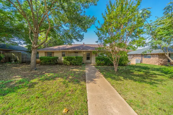 1517 Meadow Court, Midlothian, TX 76065