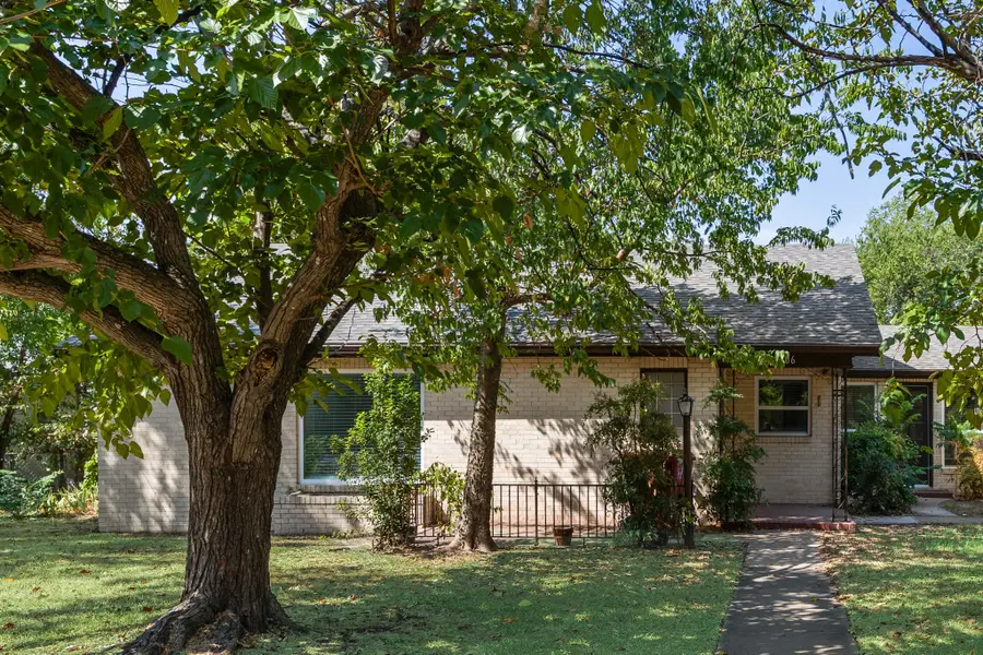 1606 N Woods Street, Sherman, TX 75092 - #2
