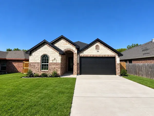 909 Meriott Street, Ennis, TX 75119