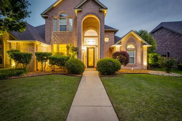912 Thomas Crossing Drive, Fort Worth, TX 76028