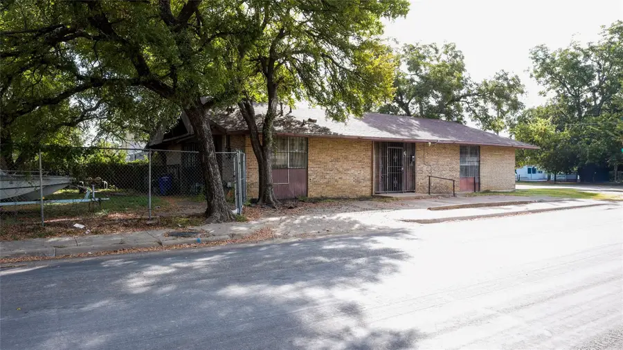 3530 Puget St, Dallas, TX 75212 - #2