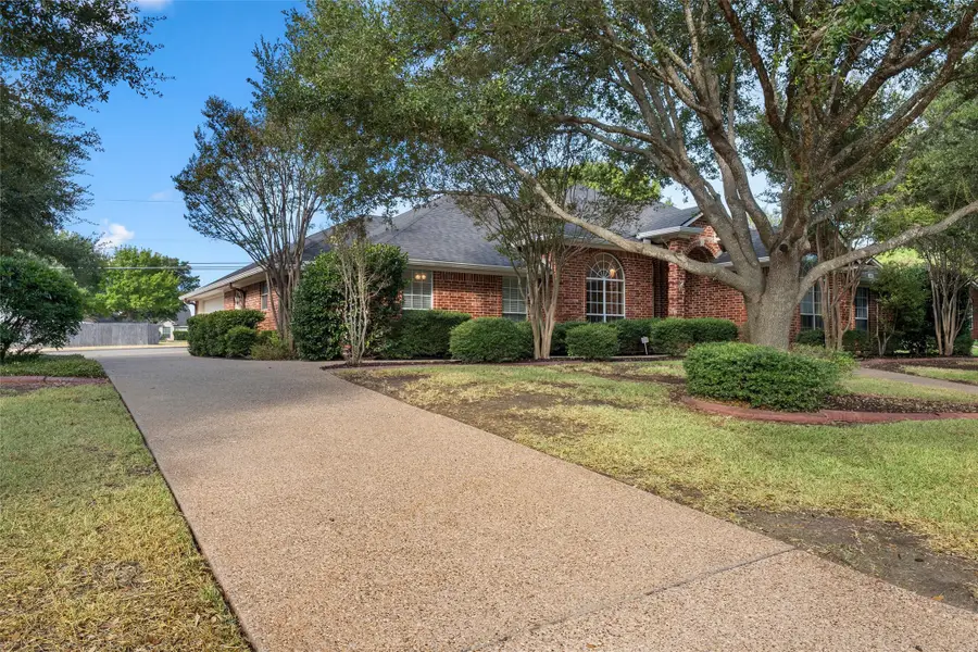 1223 Oakmanor Circle, Hewitt, TX 76643 - #3