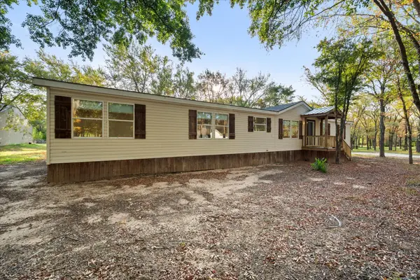 114 Kingswood Drive, Streetman, TX 75859