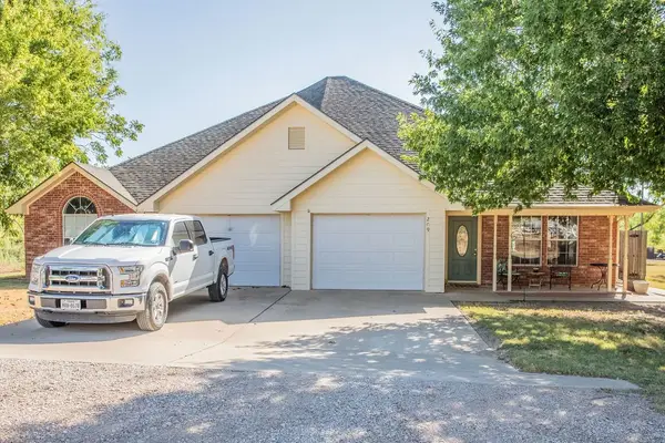 207 Roeser Street, Albany, TX 76430