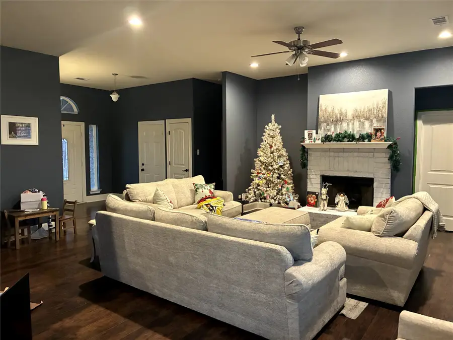 4009 Wagon Wheel Drive, Sanger, TX 76266 - #2
