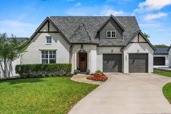 2627 Mount View Drive, Farmers Branch, TX 75234