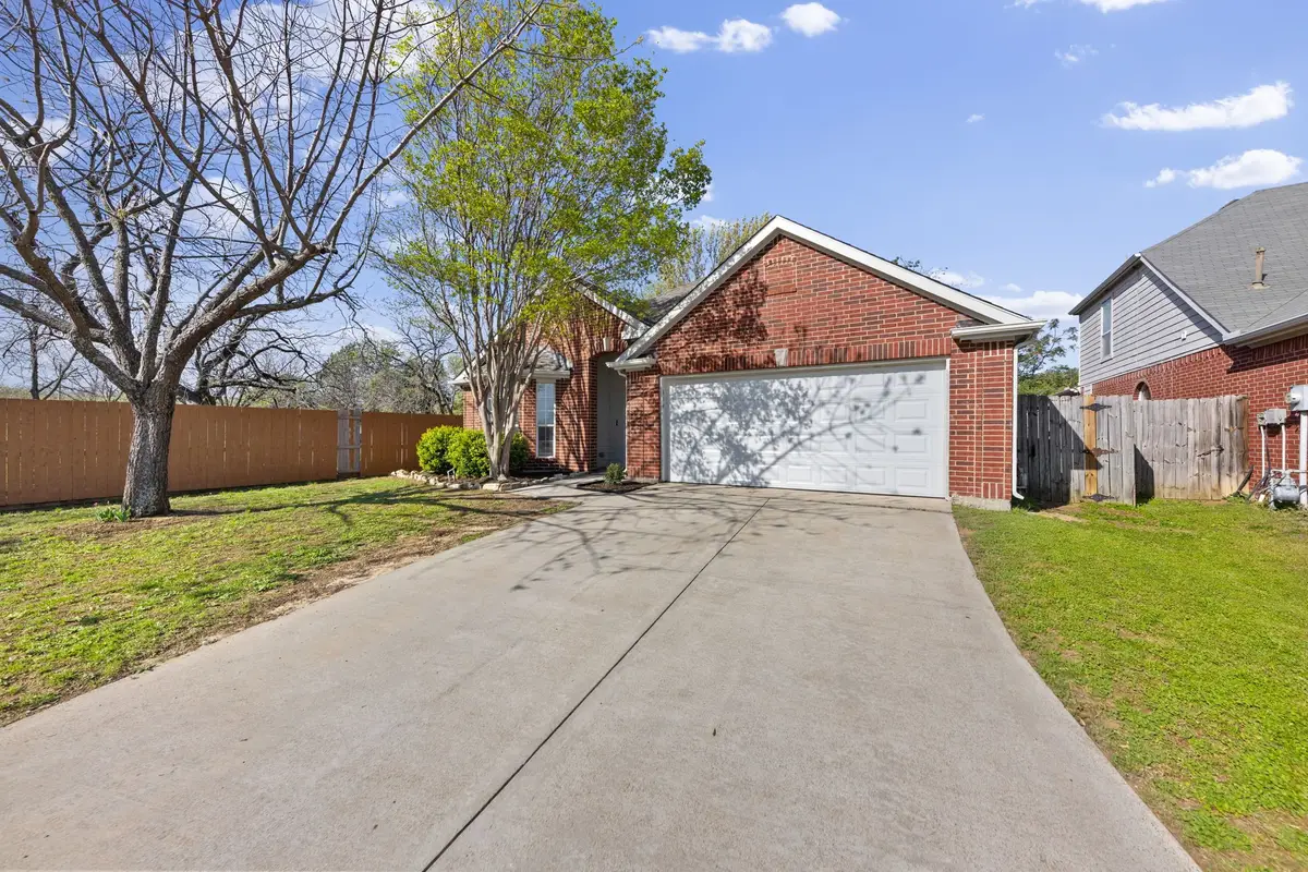 814 Lake Bluff Drive, Lake Dallas, TX 75065 - #1
