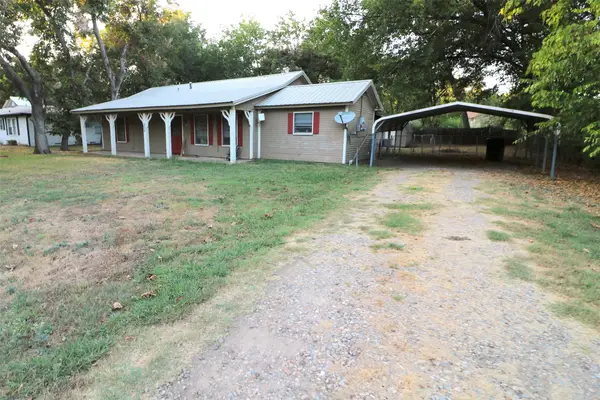 308 Honey Grove St, Roxton, TX 75477