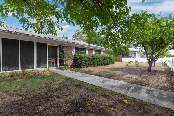 900 E Fitzgerald Street, Bangs, TX 76823