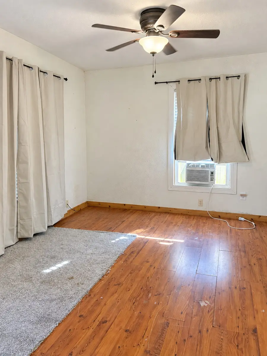 105 N Hubbard Street, Alvord, TX 76225 - #3