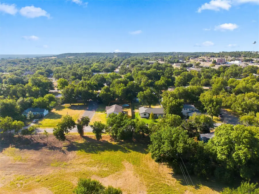 1505 Park Street, Clifton, TX 76634 - #2