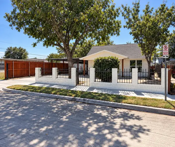 2940 Livingston Avenue, Fort Worth, TX 76110