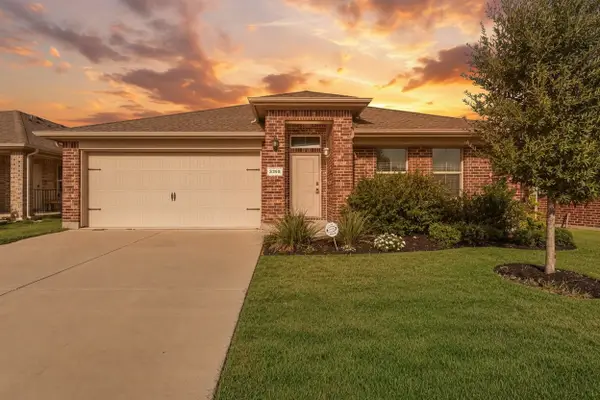 2208 Sadlers Creek Lane, Fort Worth, TX 76108