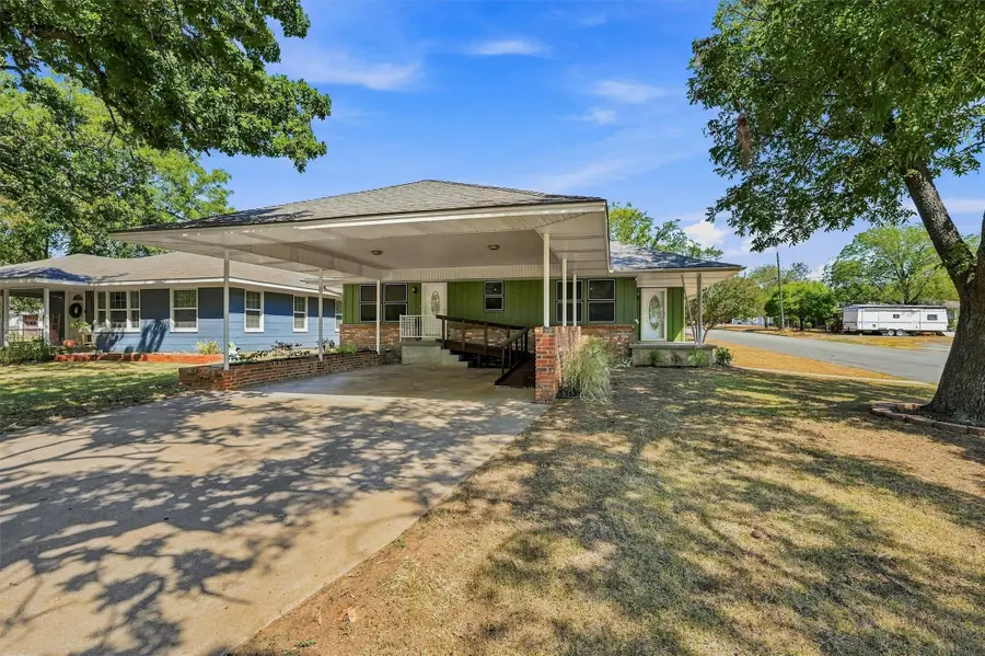 901 W Hanna Street, Denison, TX 75020 - #2