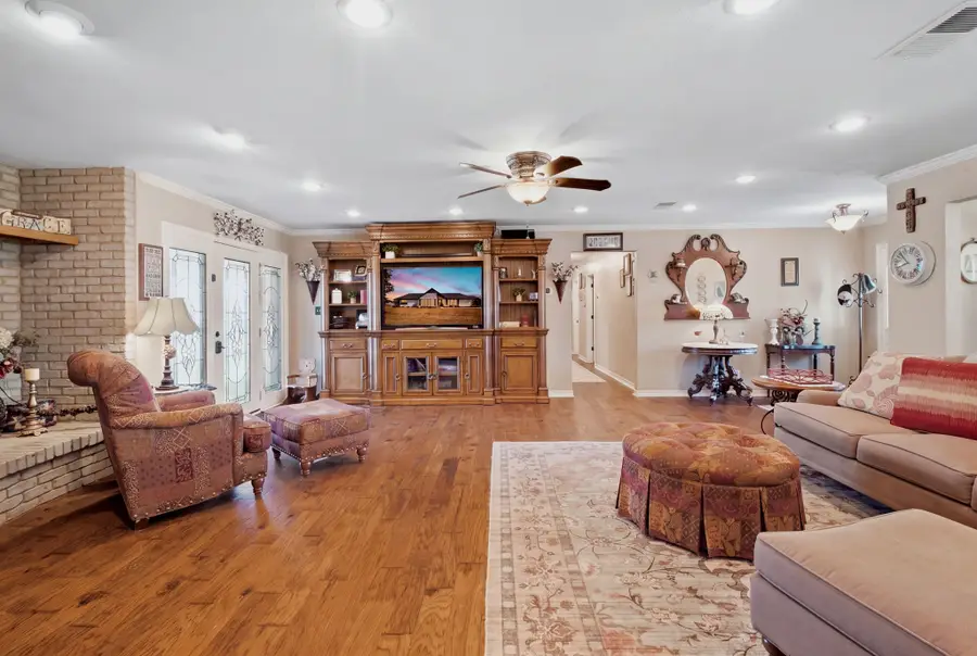 20185 Willow Glade Circle, Pilot Point, TX 76258 - #3