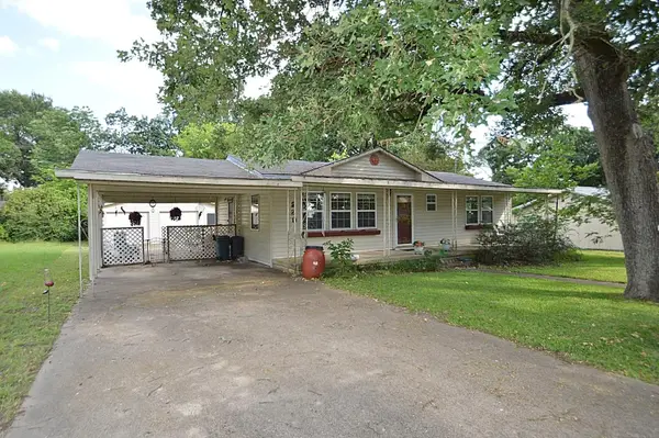 220 Littlefield Drive, East Tawakoni, TX 75472