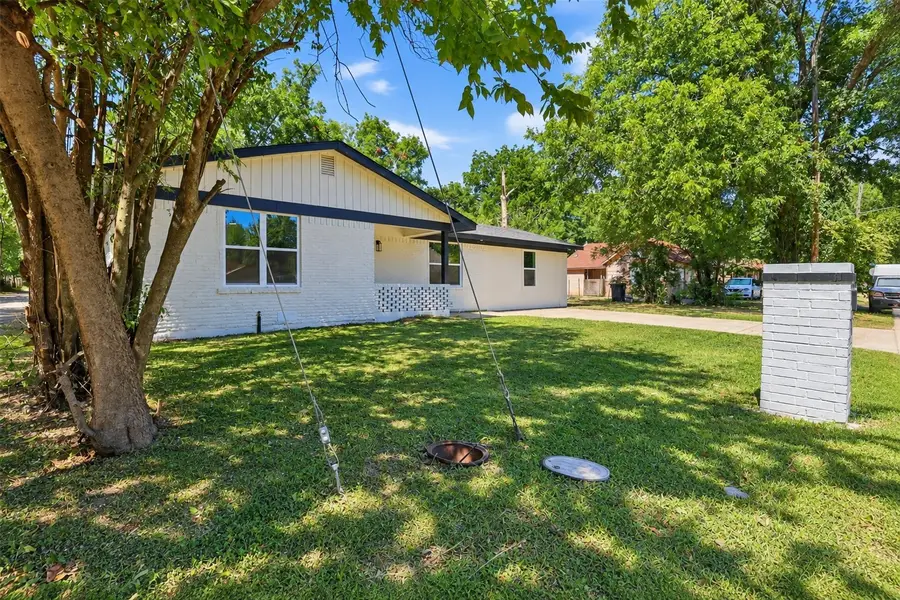 905 N Wood Street, Cleburne, TX 76033 - #2