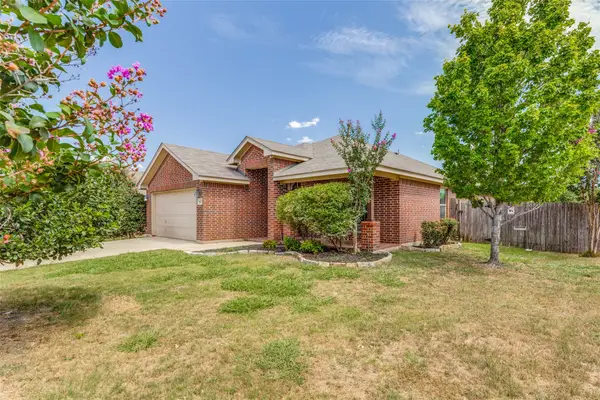 417 Brookhollow Lane, Saginaw, TX 76131