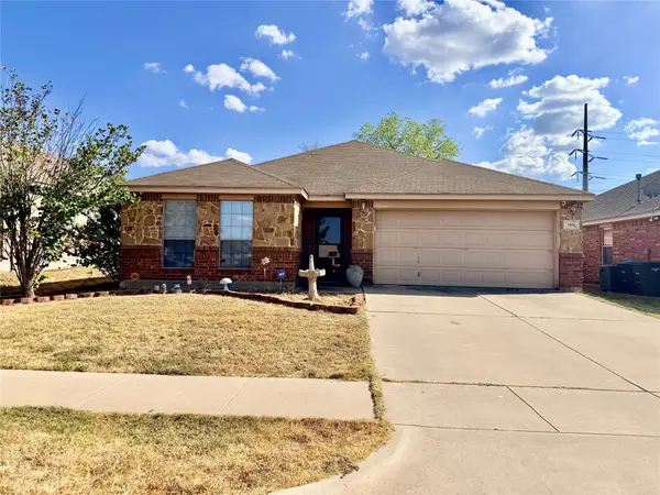 7028 Seton Hall Drive, Fort Worth, TX 76120