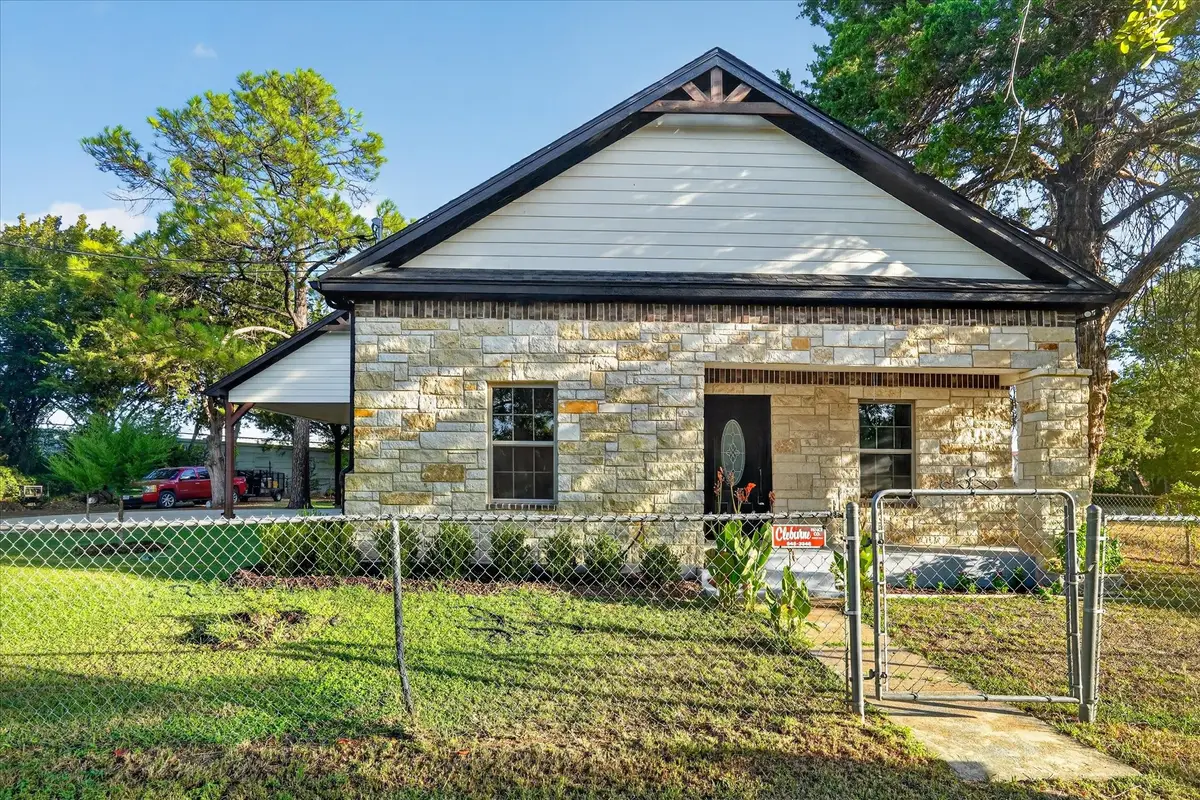 617 E Chambers Street, Cleburne, TX 76031 - #1