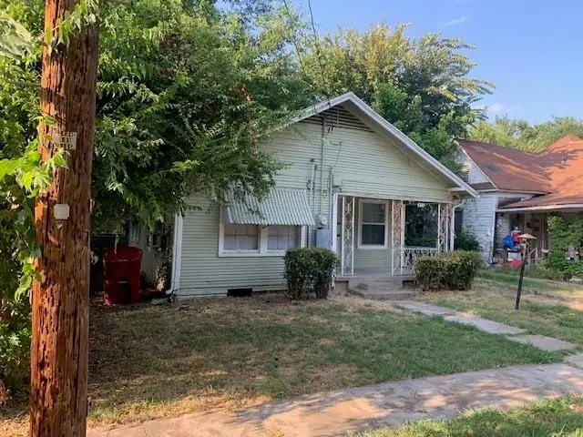 611 E 10th Street, Bonham, TX 75418 - #1