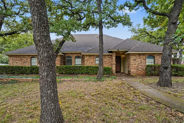 1015 Greenbriar Drive, Joshua, TX 76058