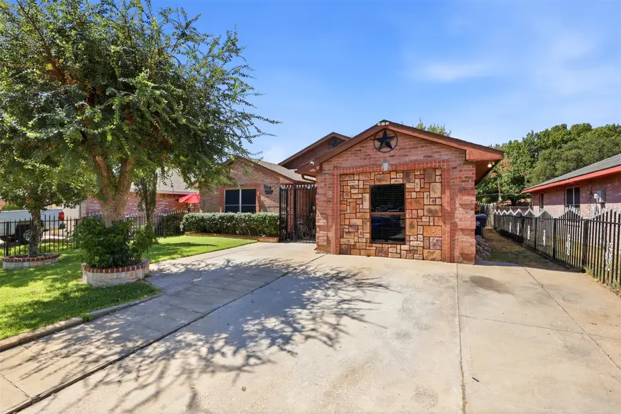 4704 Lizzy Drive, Dallas, TX 75211 - #2