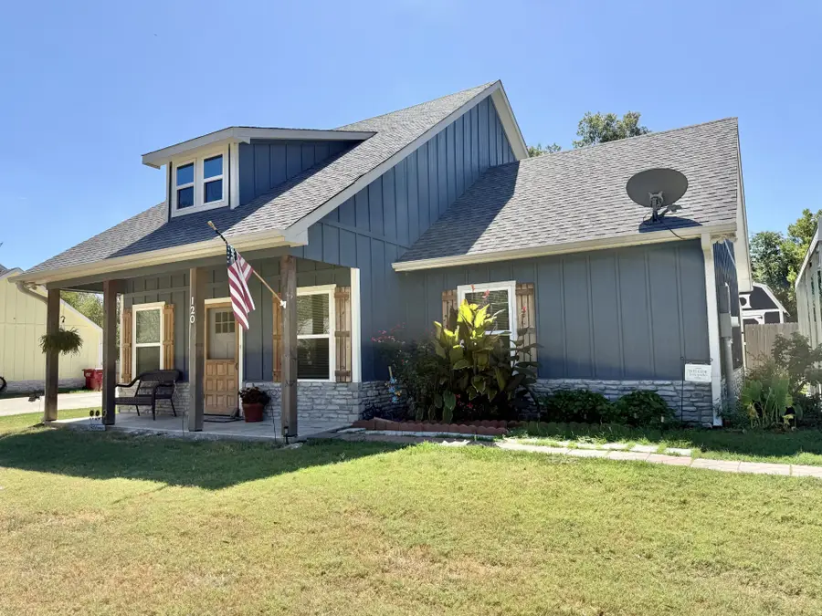 120 W Fairview Street, Blossom, TX 75416 - #3