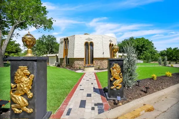 504 Cholla Court, Fort Worth, TX 76112