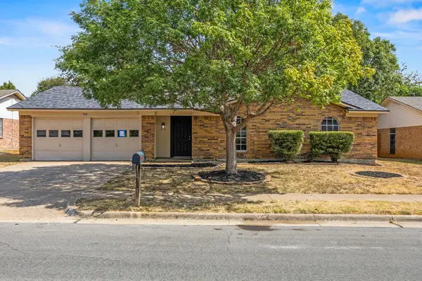 756 NW Charlyne Drive, Burleson, TX 76028