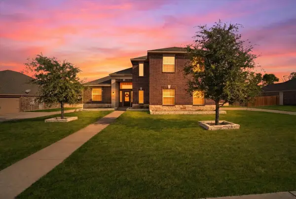 717 Milas Lane, Glenn Heights, TX 75154