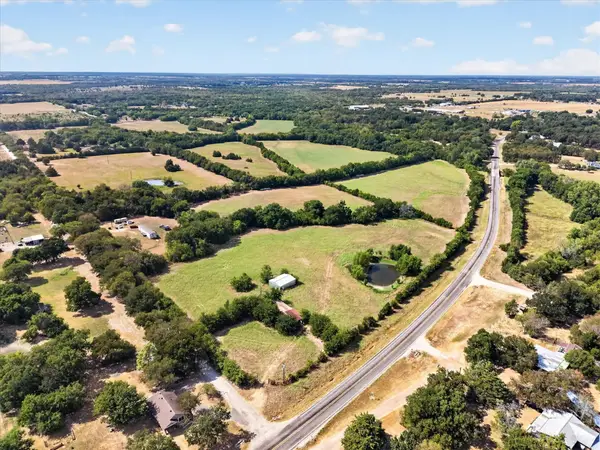 913 County Road 4232, Bonham, TX 75418