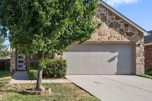 8825 Deadwood Lane, Aubrey, TX 76227