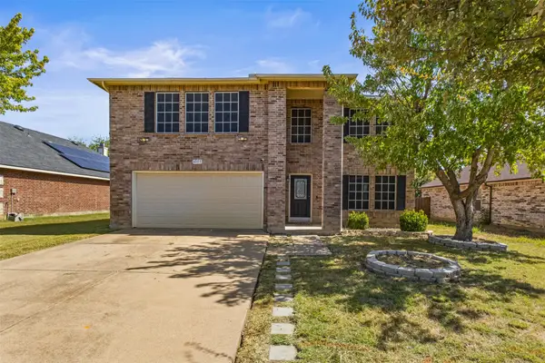 8005 York Beach Place, Arlington, TX 76002