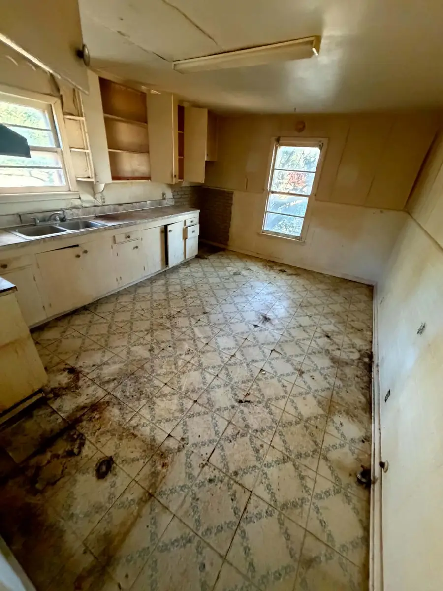 317 College Street, Italy, TX 76651 - #2