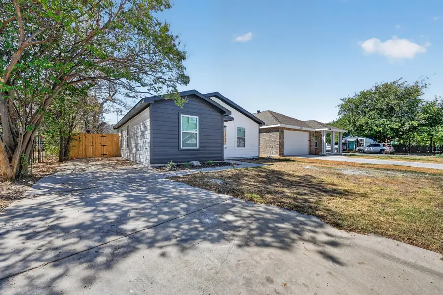 3504 Strong Avenue, Fort Worth, TX 76105 - #3